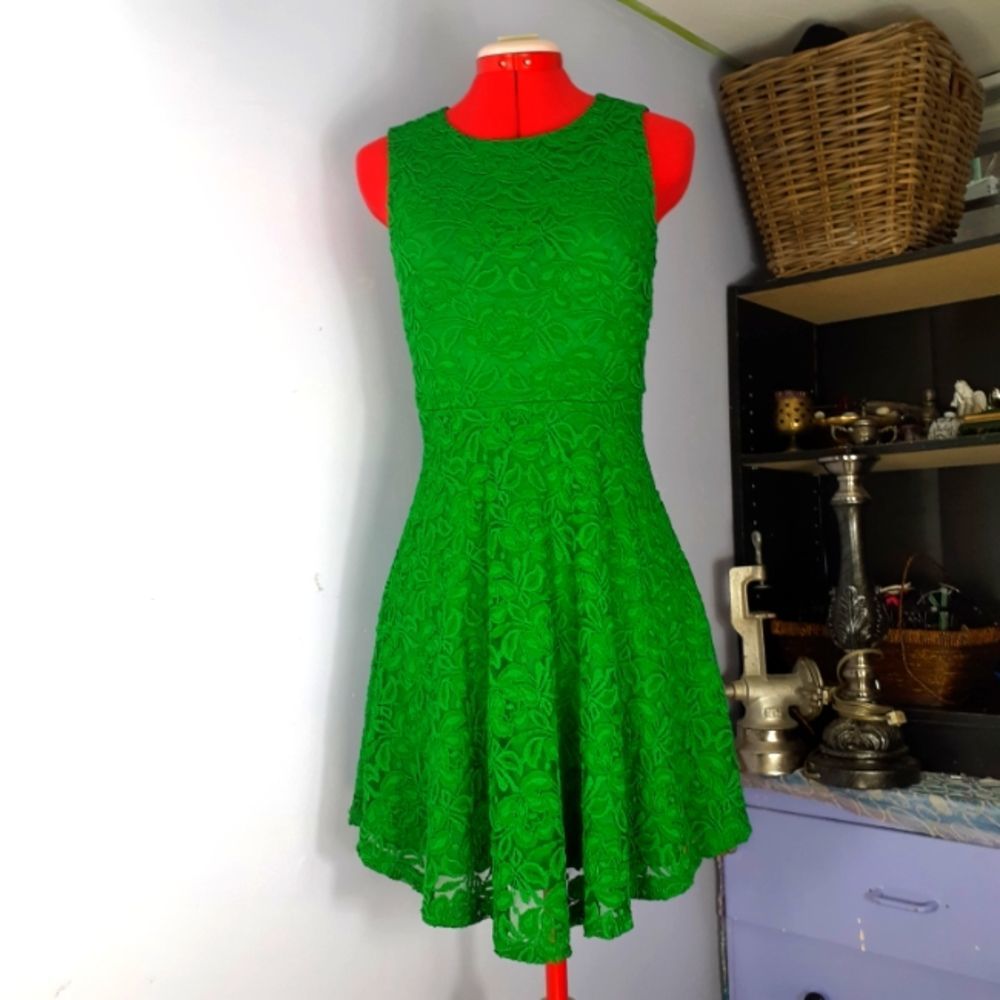 💖BUY 1 GET 1 FREE💖Green Stretch Lace A-Line Dress -XS
